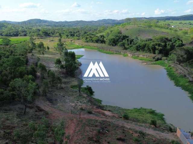 Terreno com lagoa à venda em Itaúna