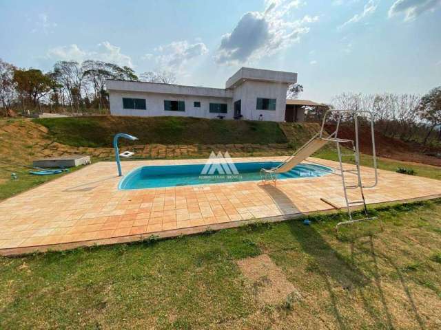 Vendo chácara em Itatiaiuçu com 03 quartos e piscina de 1.575m² excelente localização.