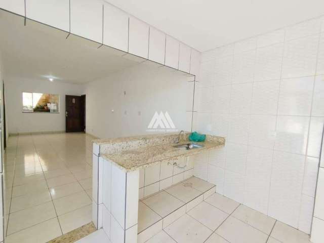 Alugo apartamento em Itatiaiuçu com 03 quartos excelente localização.