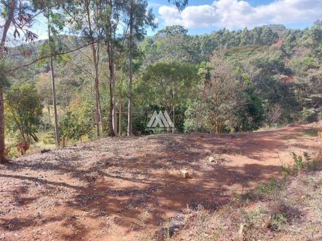 Vendo fazenda em Itatiaiuçu de 11 hectares com 02 quartos excelente localização.