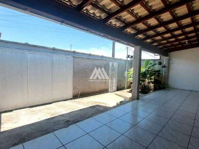 Vendo casa em Itaúna com quintal que possibilita ampliar área gourmet e piscina!