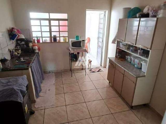 Vendo casa em Itaúna com ponto comercial em excelente localização!