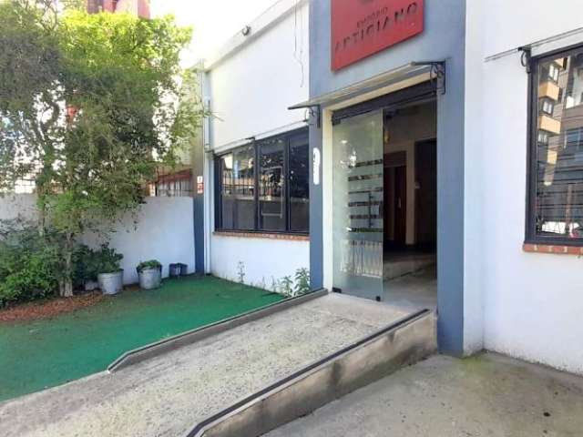 Casa comercial com 116m2 no bairro Santana