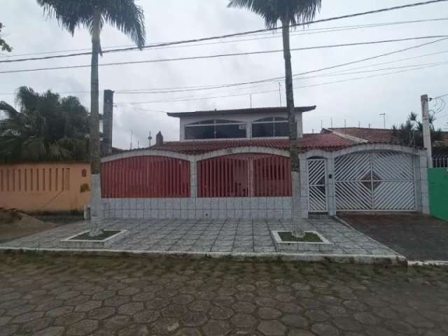 Casa sobrado 4 quartos com piscina à venda, Itanhaém, São Paulo, bairro Gaivotas, sendo 2 suítes,  sala 2 ambientes, cozinha, banheiro social, área go