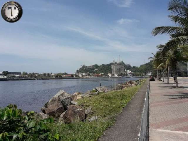 Terreno com toda documentação em ordem , sendo 10 metros de frente por 28 de fundos totalizando 280 m², localizado a aproximadamente 2,5 km da praia