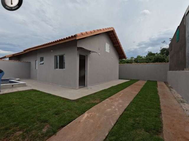 Casa 2 quartos com piscina a venda Itanhaém, São Paulo, bairro Jamaica, sendo 1 dos quartos suíte,