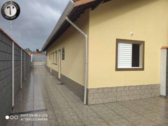 Casa nova 2 quartos com piscina a venda Itanhaém, São Paulo, bairro Nova Itanhaém lado serra, sendo 1 dos quartos suíte