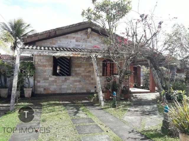 Casa  03 suítes e com piscina a 500 metros da praia no bairro Cibratel II em Itanhaém.