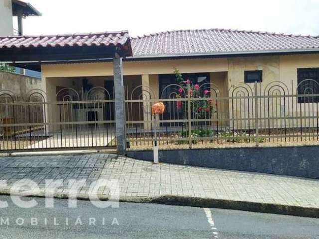 Casa com 3 quartos à venda no Tapajós, Indaial  por R$ 480.000