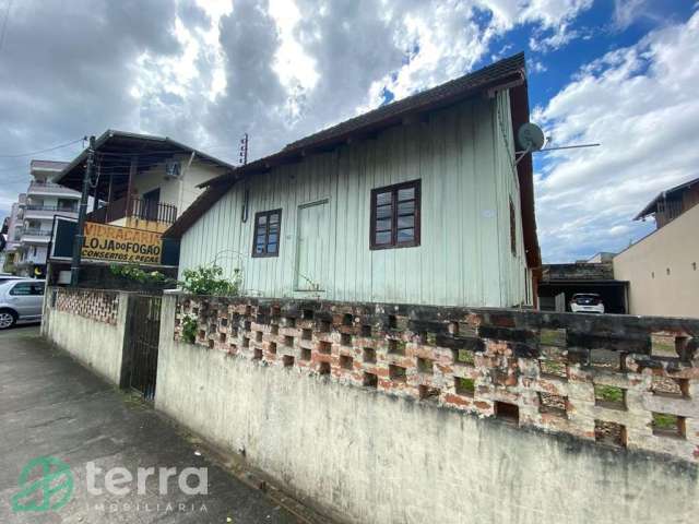 Casa com 3 quartos para alugar no Nações, Indaial , 70 m2 por R$ 1.350