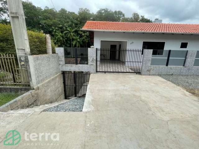 Casa com 3 quartos para alugar no Estados, Indaial , 88 m2 por R$ 1.500