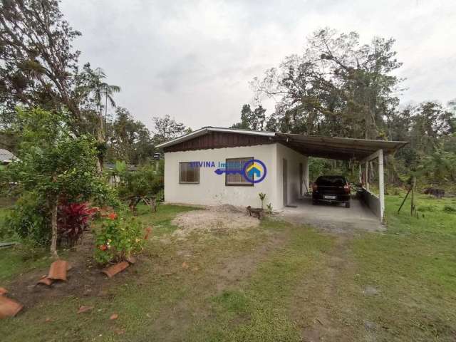 Casa com Amplo Terreno em Paranaguá