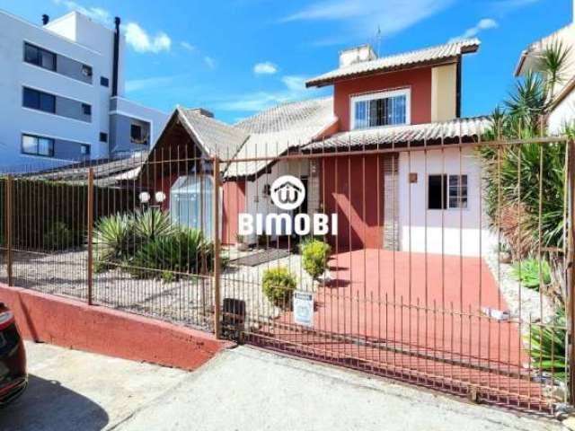 Casa de 4 Quartos à Venda por R$ 1.400.000 no Bairro Pagani em Palhoça/SC