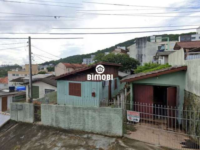 Terreno à Venda por R$ 350 mil no bairro Ipiranga em São José/SC