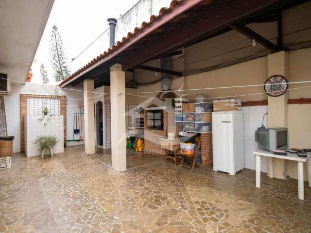 Casa - Térrea  no bairro São João Batista, 200 metros da praia, Peruíbe-SP