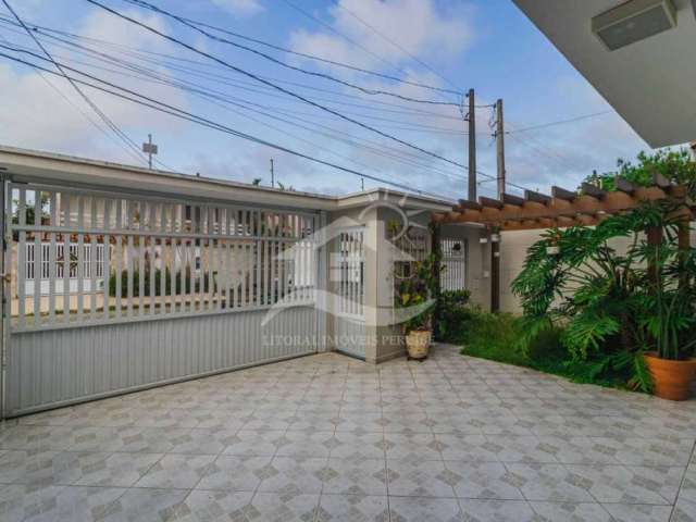 Casa - Sobrado  no bairro Sambura, 250 metros da praia, Peruíbe-SP