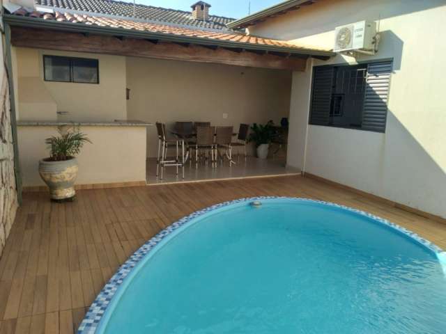 Linda Casa com Piscina Espaço Gourmet e Churrasqueira Uberlândia MG