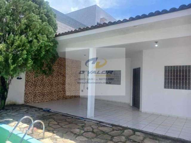 Vendo Casa com 159 m², 3 quartos s/ 1 suíte + DCE, sala p/ 2 ambientes, piscina e 3 vagas