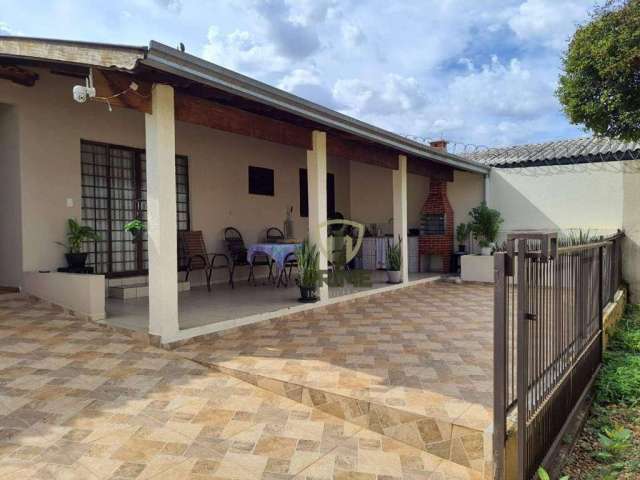 Casa para venda no bairro Industrial em Londrina. Duas casas térreas no mesmo terreno, sendo a casa da frente com 142m2 de 2 dormitórios, uma suíte co