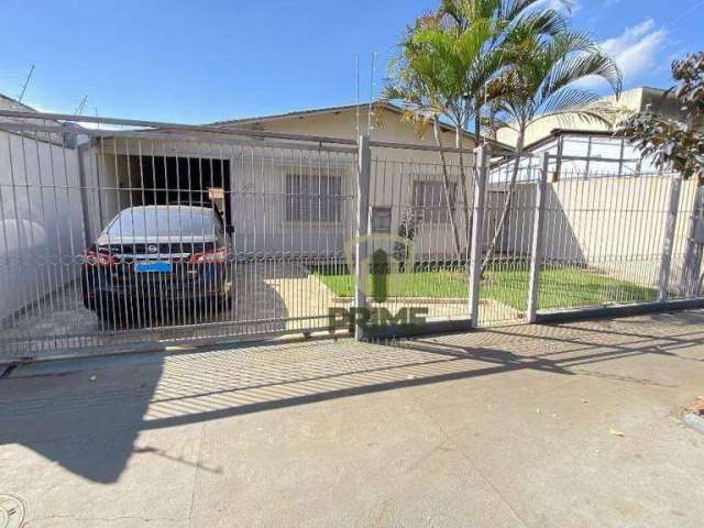 Casa à venda no Jardim Piza em Londrina. Oferece conforto, espaço para toda a família.