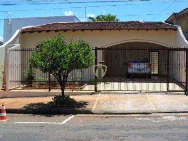 Casa à Venda no Centro em Londrina. Excelente para clínica, ao lado do Hospital Evangélico, Mater Dei e do Instituto do Rim, com 3 quartos, armários e