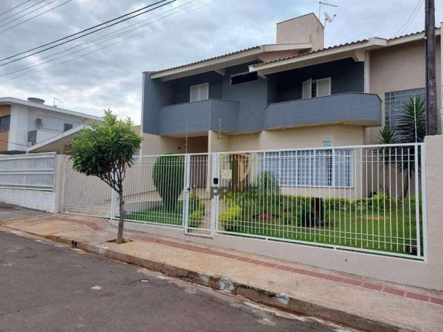 Sobrado à venda no San Remo em Londrina. Com excelente localização e ótimos acabamentos. Com 3 quartos, sendo 1 suíte, todos com móveis embutidos, pro