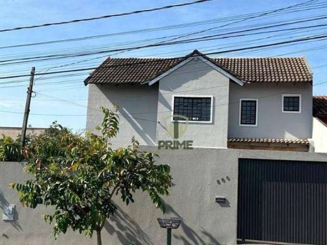 Sobrado à venda no  Jardim Maria Luiza em Londrina.  Casa com quintal amplo.