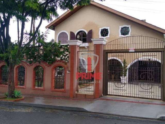 Casa /Sobrado à venda no Champagnat em Londrina. Possui três quartos, sendo um suíte com hidromassagem, sala, lavabo, copa, cozinha com armários.