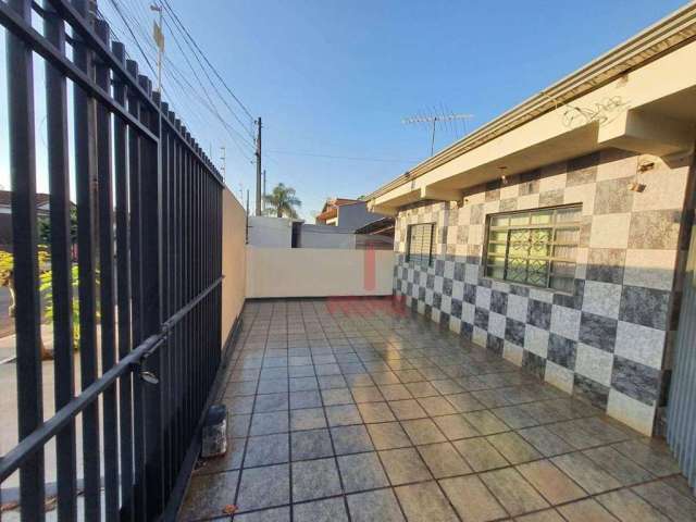 Casa à venda na Vila Salomé em Londrina, com 5 quartos sendo 1 suíte, sala, 2 cozinhas, 2 áreas de serviço, 3 banheiros sociais, 2 vagas de garagem, c