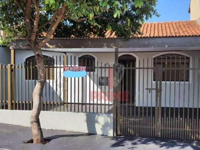 Casa à venda no Conjunto Oscavo Gomes Santos em Londrina. Com 3 quartos, 1 suíte, sala, cozinha, área de serviço, 1 banheiro social e 2 vagas de garag