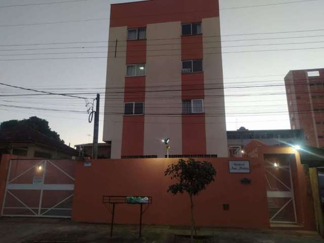 Apartamento no Residencial Ana Makito, em Londrina, com 3 quartos sendo 1 suíte, sala, cozinha, área de serviço, banheiro social, 2 vagas de garagem,