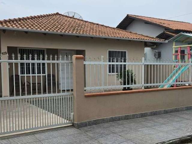 Casa com 3 dormitórios à venda, 140 m² por R$ 670.000,00 - Praia de Armação do Itapocorói - Penha/SC