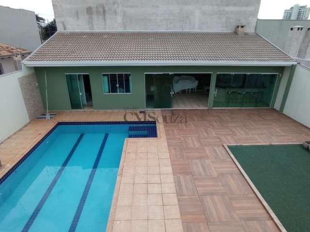 Casa com 4 quartos com piscina