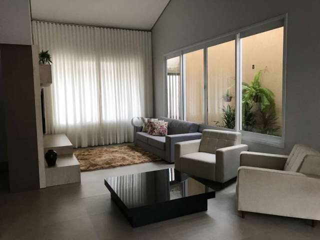 Casa planejada 315m² - Locação