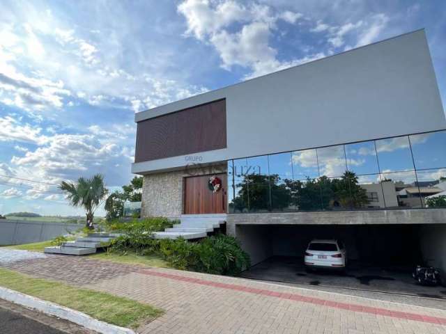 Casa em Condomínio com 4  suítes à Venda - 464m²