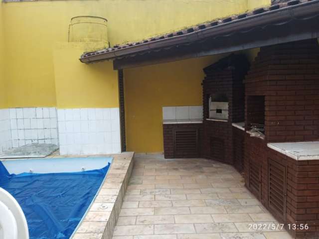 Casa 03 dormitorios, com piscina