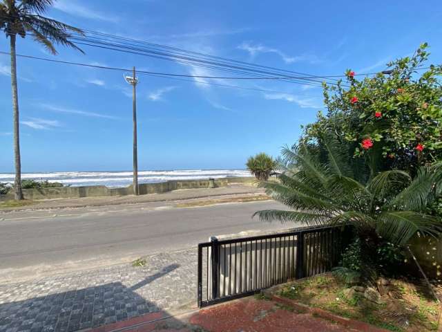 Casa 03 dormitorios, frente mar