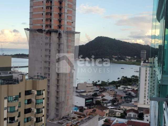 Excelente apartamento vista mar com 3 suítes no centro de itajaí