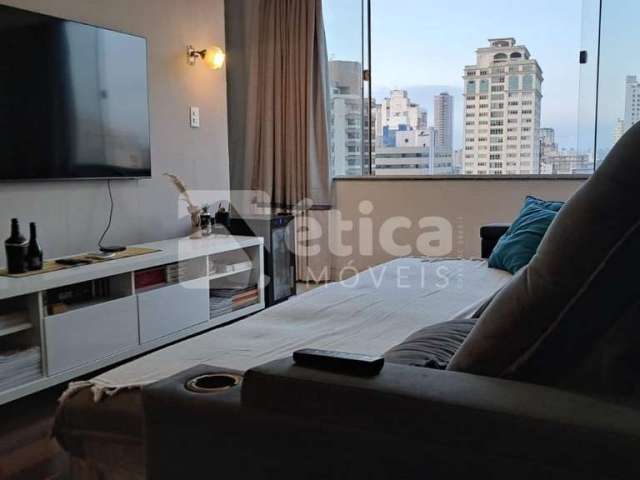 Lindo Apartamento     02 Quartos e 01 vaga, Semi Mobiliado no centro de Itajaí, em frente Univali