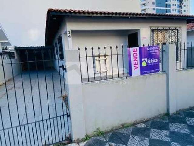 Casa Averbada com Edicula nos fundos com 160 de área construida