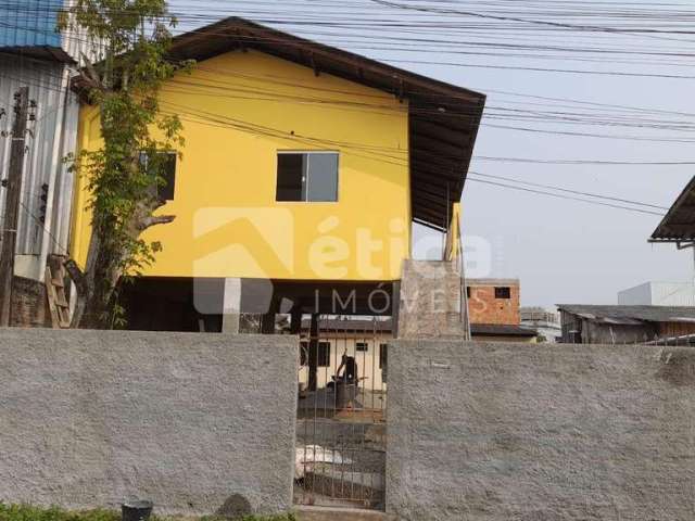 Casa com Edícula e Terreno Grande à Venda no Bairro Cordeiros, Itajaí  Imperdível