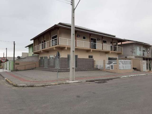 Excelente Casa AVERBADA com Sala Comercial a Venda em Itajaí - SC