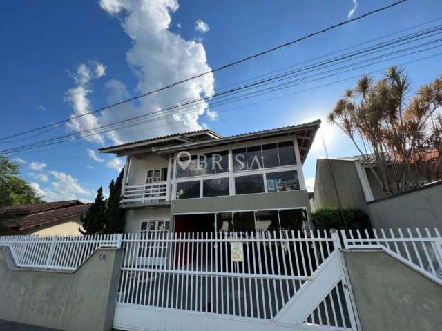 Casa com piscina no czerniewicz