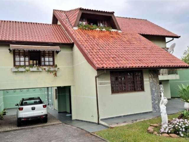 (PERMUTA) Casa a venda c/ático, ótima localização, 06 quartos c/suíte 8 vagas no Hauer em Curitiba PR