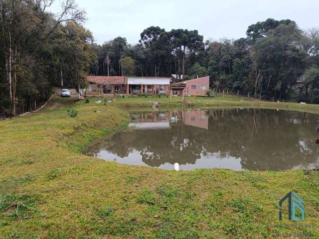 Chácara com 02 casas, 02 tanques de peixes, poço potável, internet, em Agudos do Sul PR