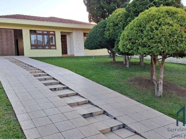 Casa térrea com terreno e edícula, 05 quartos sendo uma suíte, terreno 898m² no Tingui/Bacacheri em Curitiba PR