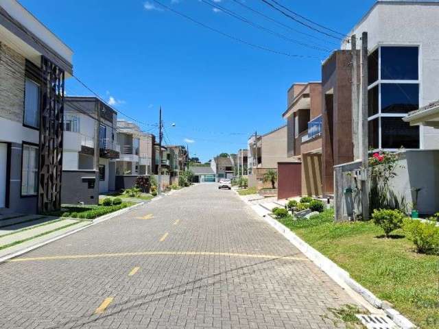 Casa em condomínio fechado, Alto Padrão, 03 quartos c/suíte, 03 salas, em Colombo PR