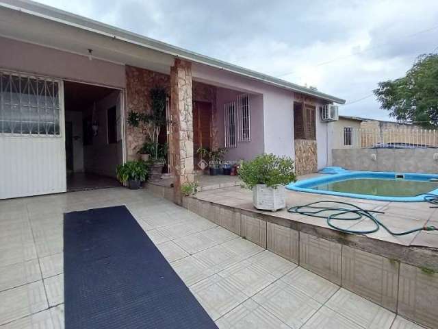 Casa com 3 quartos à venda na Cinquenta e Seis, 9, Guajuviras, Canoas, 150 m2 por R$ 315.000