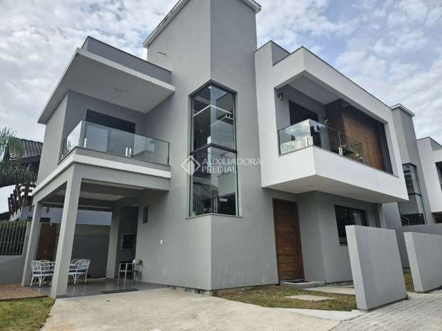 Casa com 3 quartos para alugar na Avenida Tucumã, 309, Campeche, Florianópolis, 200 m2 por R$ 11.000