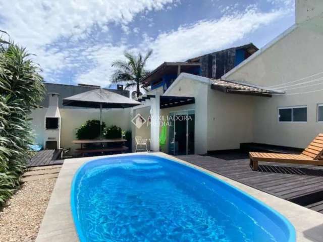 Casa com 3 quartos à venda na Rua Magalhães, 104, Jurerê, Florianópolis, 150 m2 por R$ 1.800.000